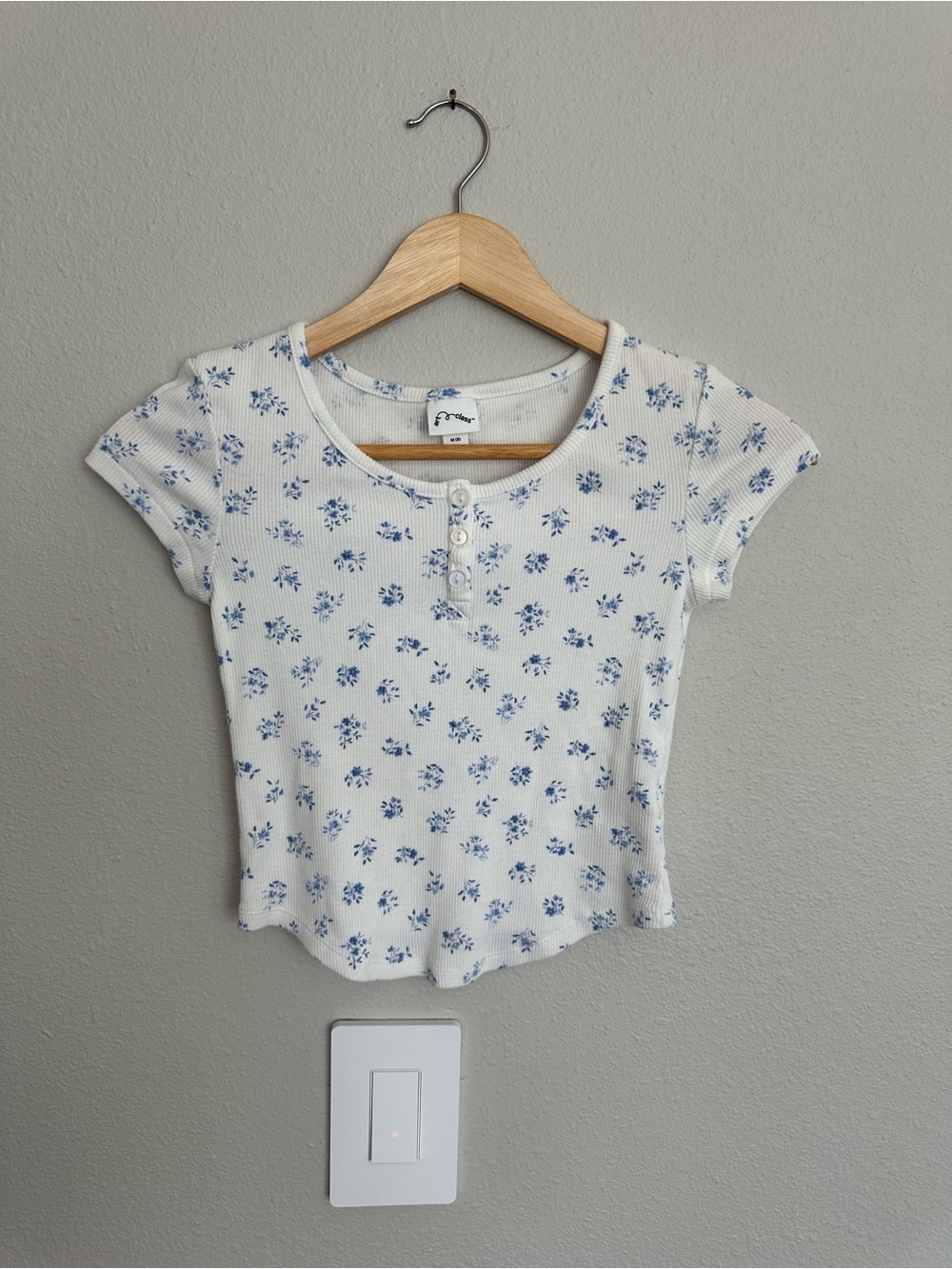 Girl’s art class White Ribbed Henley Crop Top with Blue Floral Print